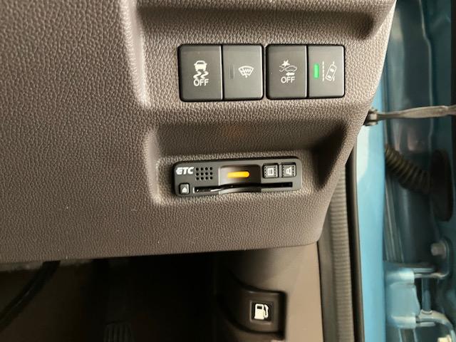 フリードハイブリッド ハイブリッド・Gホンダセンシング 9インチプレミアムインターナビ 7人乗り 軽減ブレーキ キーフリーシステム DVD再生可能 ECON 後カメラ Aクルーズ 地デジフルセグTV 横滑防止 パワーウインドウ 3列シート ETC付 ABS(18枚目)