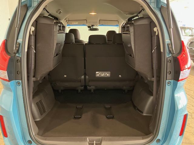 フリードハイブリッド ハイブリッド・Gホンダセンシング 9インチプレミアムインターナビ 7人乗り 軽減ブレーキ キーフリーシステム DVD再生可能 ECON 後カメラ Aクルーズ 地デジフルセグTV 横滑防止 パワーウインドウ 3列シート ETC付 ABS(29枚目)