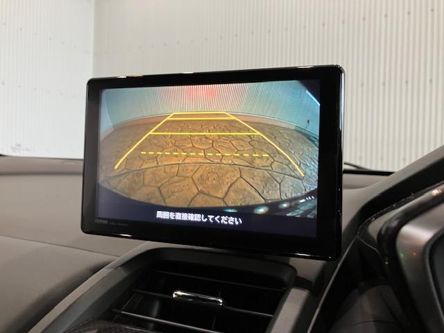 【バックカメラ】リバースにするだけで映ります、後方の安全確認や、狭い駐車場での車庫入れ、雨の日や夜間など視界の悪い時に便利です！安全にバックする為には欠かせない装備です。