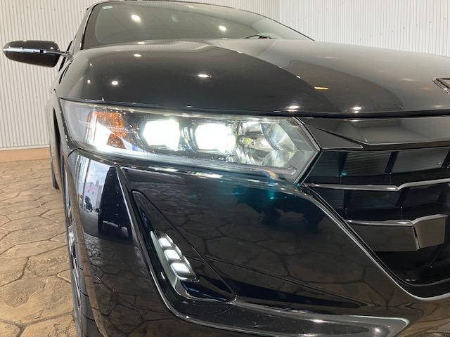 ＬＥＤヘッドライトで夜間の視認性も高く、シャープな輝き、先進の安心感。安全とスタイルの調和を生み出します。