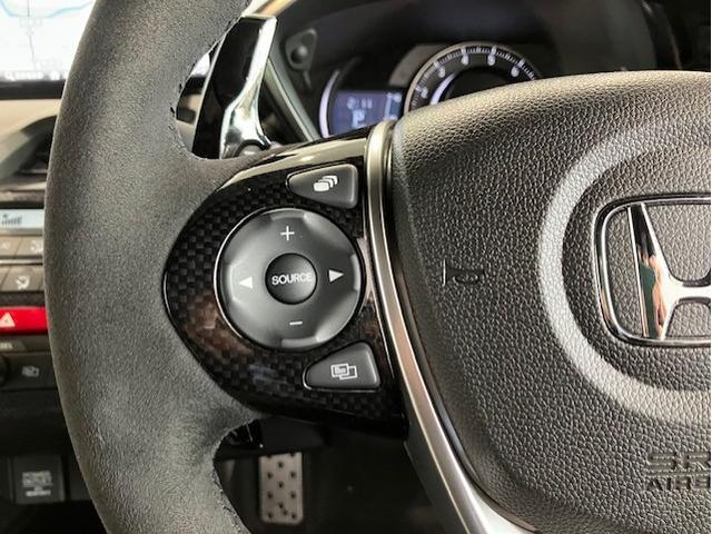 走行中に、ハンドルの左側で音量調整が可能です！