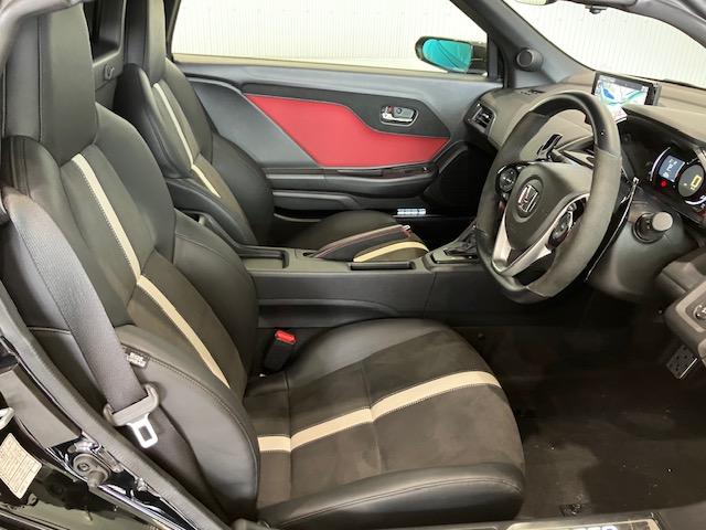 運転席と助手席を採用しました♪