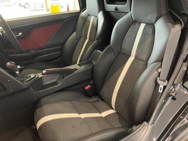 運転席と助手席を採用しました♪