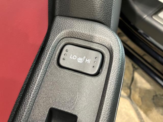 運転席と助手席にシートヒーターを採用しました♪