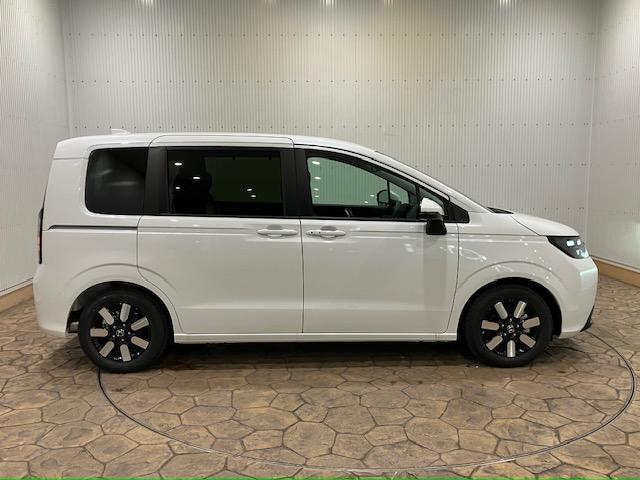 フリード e:HEVエアーEX ホンダセンシング 6人乗り ブラインドスポットインフォメーション 後退出庫サポート 衝突軽減システム 横滑り防止装置 クルーズコントロール サイドカーテンエアバック LEDランプ シートヒーター(5枚目)