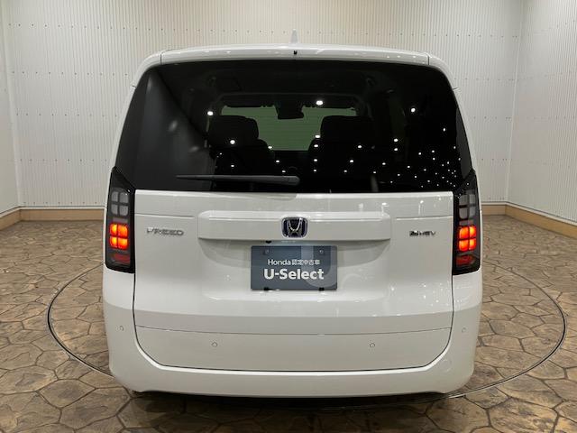 フリード e:HEVエアーEX ホンダセンシング 6人乗り ブラインドスポットインフォメーション 後退出庫サポート 衝突軽減システム 横滑り防止装置 クルーズコントロール サイドカーテンエアバック LEDランプ シートヒーター(7枚目)