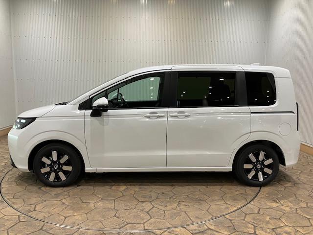 フリード e:HEVエアーEX ホンダセンシング 6人乗り ブラインドスポットインフォメーション 後退出庫サポート 衝突軽減システム 横滑り防止装置 クルーズコントロール サイドカーテンエアバック LEDランプ シートヒーター(9枚目)