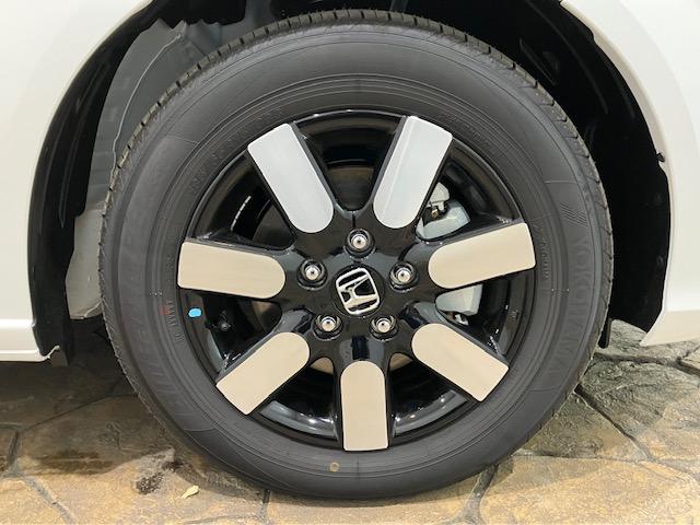 フリード e:HEVエアーEX ホンダセンシング 6人乗り ブラインドスポットインフォメーション 後退出庫サポート 衝突軽減システム 横滑り防止装置 クルーズコントロール サイドカーテンエアバック LEDランプ シートヒーター(11枚目)