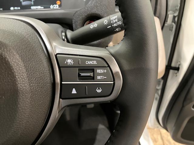 フリード e:HEVエアーEX ホンダセンシング 6人乗り ブラインドスポットインフォメーション 後退出庫サポート 衝突軽減システム 横滑り防止装置 クルーズコントロール サイドカーテンエアバック LEDランプ シートヒーター(18枚目)