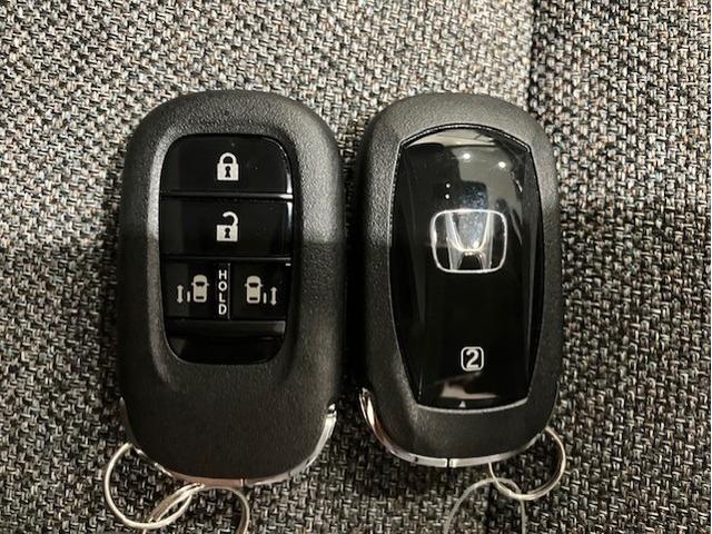 フリード e:HEVエアーEX ホンダセンシング 6人乗り ブラインドスポットインフォメーション 後退出庫サポート 衝突軽減システム 横滑り防止装置 クルーズコントロール サイドカーテンエアバック LEDランプ シートヒーター(25枚目)