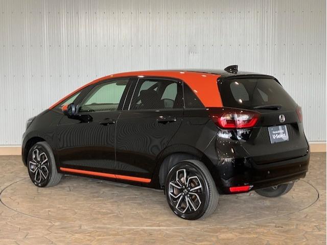 フィット ネス 4WD メモリーナビ アクセントツートンカラー クルコン リアカメラ LEDヘッドライト(5枚目)