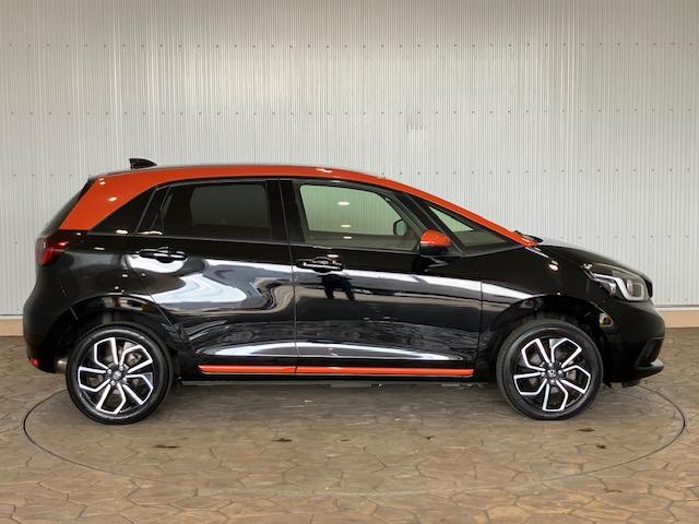 フィット ネス 4WD メモリーナビ アクセントツートンカラー クルコン リアカメラ LEDヘッドライト(6枚目)