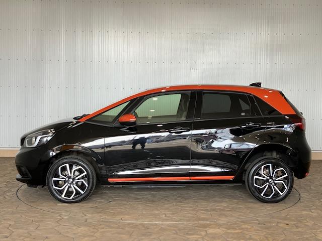 フィット ネス 4WD メモリーナビ アクセントツートンカラー クルコン リアカメラ LEDヘッドライト(9枚目)