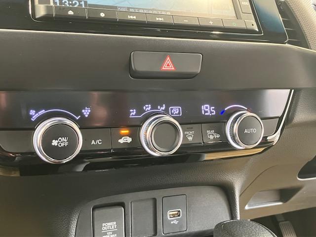 フィット ネス 4WD メモリーナビ アクセントツートンカラー クルコン リアカメラ LEDヘッドライト(27枚目)