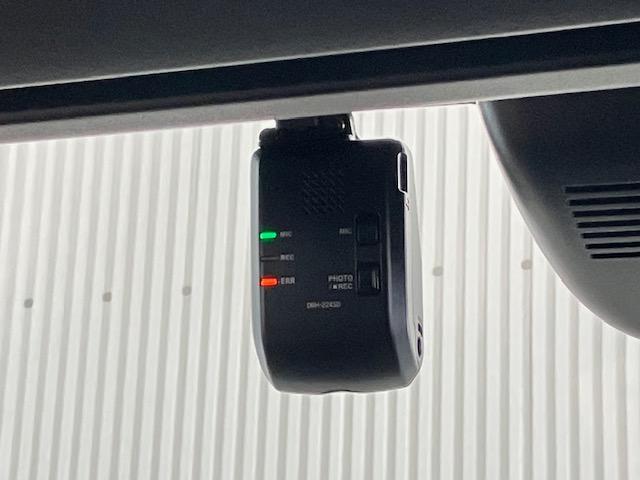 N-BOXカスタム ターボコーディネートスタイル ホンダセンシング 9インチホンダコネクトナビ 前後ドラレコ アルミホイール パドルシフト Bluetooth対応 フルセグTV 両側電動ドア Rカメラ クルコン スマートキ- パワーステアリング(3枚目)