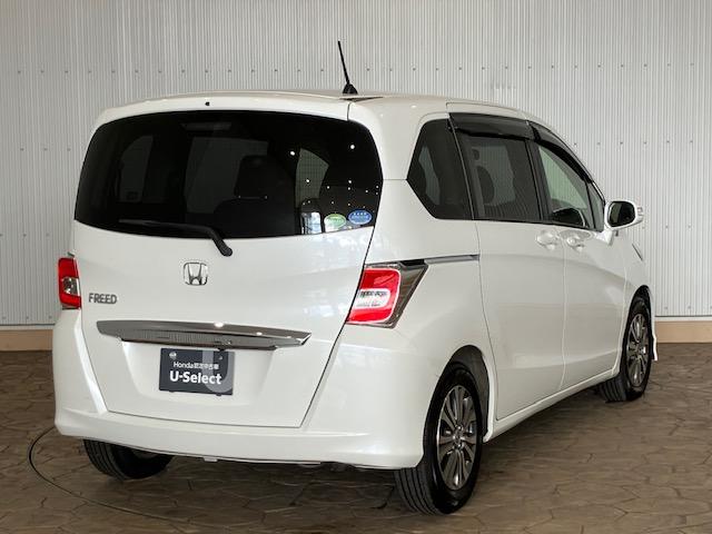 フリード Gプレミアムエディション 6人乗り メモリーナビ 両側パワースライドドア 地デジTV 盗難防止 VSA Bカメラ オートクルーズ パワステ AAC ETC車載器 3列シート パワーウィンド ABS Wエアバック エアバッグ(4枚目)