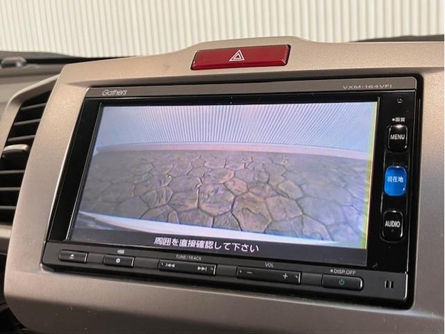 フリード Gプレミアムエディション 6人乗り メモリーナビ 両側パワースライドドア 地デジTV 盗難防止 VSA Bカメラ オートクルーズ パワステ AAC ETC車載器 3列シート パワーウィンド ABS Wエアバック エアバッグ(5枚目)