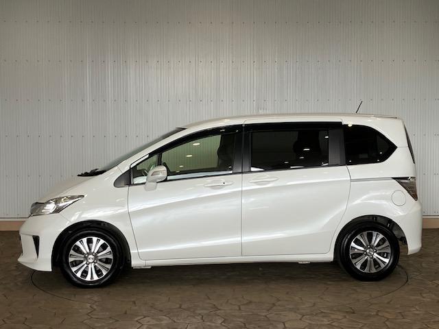 フリード Gプレミアムエディション 6人乗り メモリーナビ 両側パワースライドドア 地デジTV 盗難防止 VSA Bカメラ オートクルーズ パワステ AAC ETC車載器 3列シート パワーウィンド ABS Wエアバック エアバッグ(7枚目)