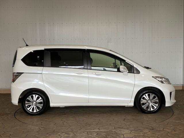 フリード Gプレミアムエディション 6人乗り メモリーナビ 両側パワースライドドア 地デジTV 盗難防止 VSA Bカメラ オートクルーズ パワステ AAC ETC車載器 3列シート パワーウィンド ABS Wエアバック エアバッグ(12枚目)