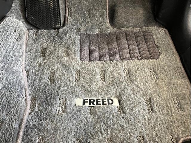 フリード Gプレミアムエディション 6人乗り メモリーナビ 両側パワースライドドア 地デジTV 盗難防止 VSA Bカメラ オートクルーズ パワステ AAC ETC車載器 3列シート パワーウィンド ABS Wエアバック エアバッグ(16枚目)