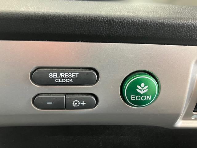 フリード Gプレミアムエディション 6人乗り メモリーナビ 両側パワースライドドア 地デジTV 盗難防止 VSA Bカメラ オートクルーズ パワステ AAC ETC車載器 3列シート パワーウィンド ABS Wエアバック エアバッグ(17枚目)