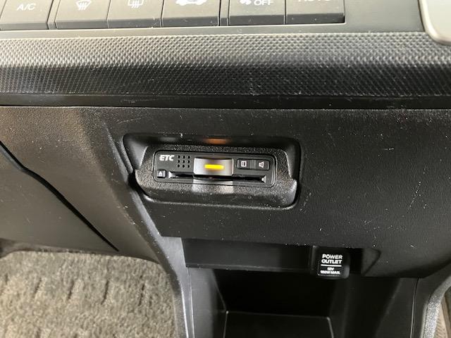 フリード Gプレミアムエディション 6人乗り メモリーナビ 両側パワースライドドア 地デジTV 盗難防止 VSA Bカメラ オートクルーズ パワステ AAC ETC車載器 3列シート パワーウィンド ABS Wエアバック エアバッグ(19枚目)