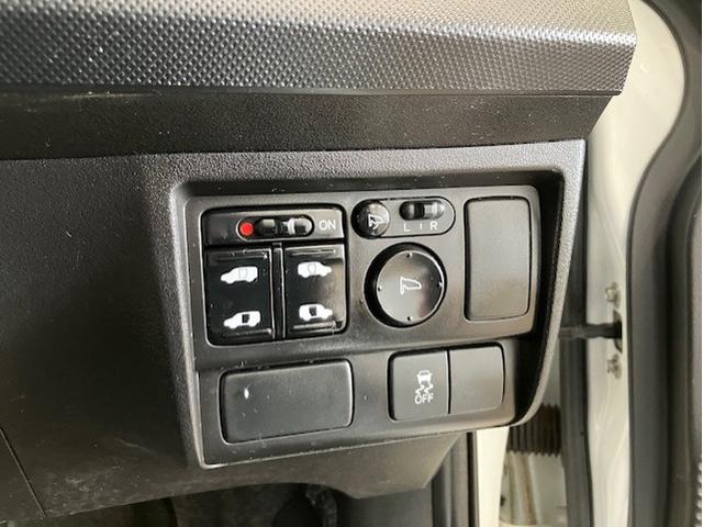 フリード Gプレミアムエディション 6人乗り メモリーナビ 両側パワースライドドア 地デジTV 盗難防止 VSA Bカメラ オートクルーズ パワステ AAC ETC車載器 3列シート パワーウィンド ABS Wエアバック エアバッグ(20枚目)