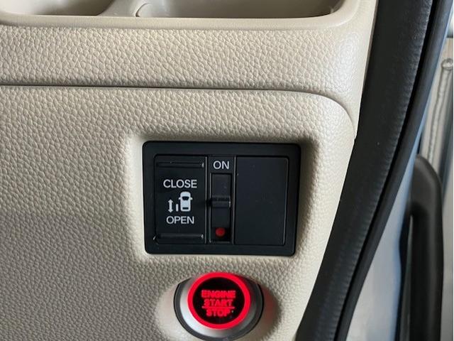N-BOX G・Lホンダセンシング 雹害車 AM/FMチューナー ETC いまコレ+ 新品フロアマット 片側電動スライドドア CD再生対応 レーダブレーキ Sヒータ Aストップ カーテンエアバック ESC キーフリーシステム クルコン(17枚目)