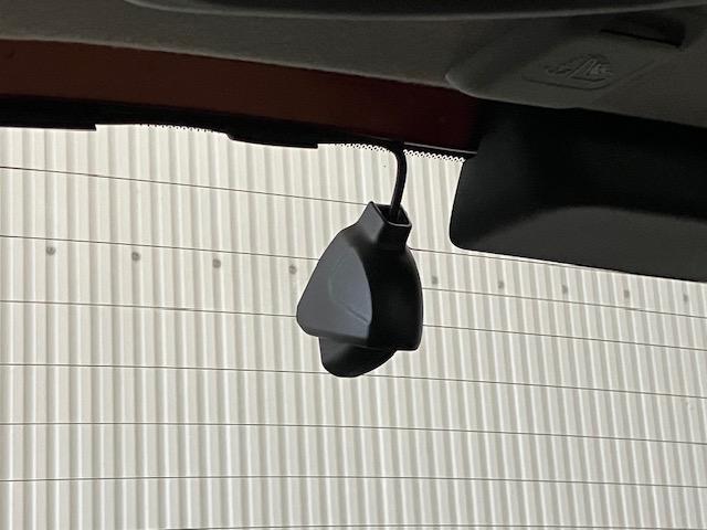 フィット e:HEVクロスター 4WDホンダセンシング 9インチプレミアムインターナビ オールシーズンマット 前後ドラレコ アルミホイール フルセグTV Bluetooth対応 衝突回避システム フルオートエアコン LEDランプ(7枚目)