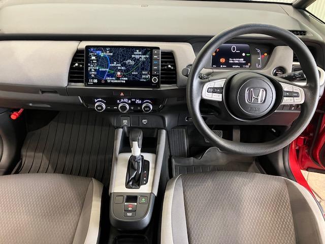 フィット e:HEVクロスター 4WDホンダセンシング 9インチプレミアムインターナビ オールシーズンマット 前後ドラレコ アルミホイール フルセグTV Bluetooth対応 衝突回避システム フルオートエアコン LEDランプ(10枚目)
