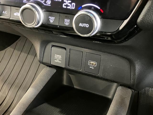 フィット e:HEVクロスター 4WDホンダセンシング 9インチプレミアムインターナビ オールシーズンマット 前後ドラレコ アルミホイール フルセグTV Bluetooth対応 衝突回避システム フルオートエアコン LEDランプ(21枚目)