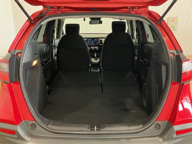 フィット e:HEVクロスター 4WDホンダセンシング 9インチプレミアムインターナビ オールシーズンマット 前後ドラレコ アルミホイール フルセグTV Bluetooth対応 衝突回避システム フルオートエアコン LEDランプ(28枚目)