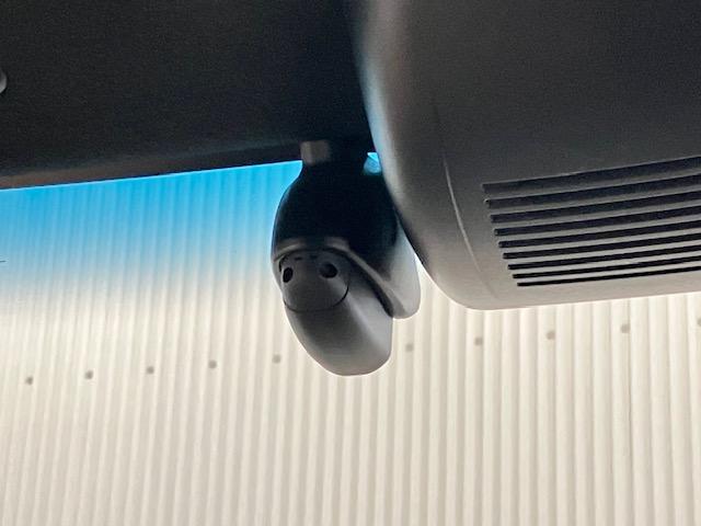 N-BOXカスタム G・EXターボホンダセンシング 8インチプレミアムインターナビ 前後ドラレコ いまコレ+ 新品フロアマット 無限フロントグリル 無限フロントスポイラー Rカメ 前席シートヒーター クルコン ナビTV サイドエアバッグ タ-ボ ETC(3枚目)