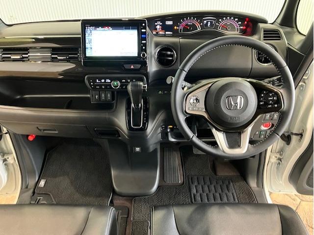 N-BOXカスタム G・EXターボホンダセンシング 8インチプレミアムインターナビ 前後ドラレコ いまコレ+ 新品フロアマット 無限フロントグリル 無限フロントスポイラー Rカメ 前席シートヒーター クルコン ナビTV サイドエアバッグ タ-ボ ETC(8枚目)