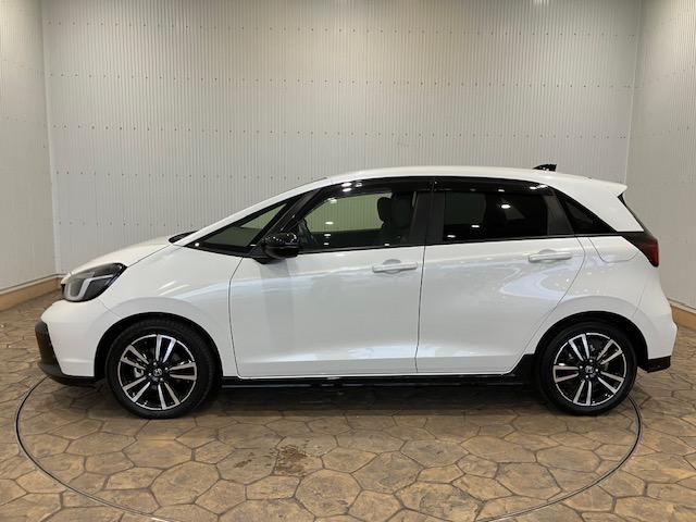 フィット e:HEVRS ホンダセンシング ホンダコネクトディスプレイ 前後ドラレコ パドルシフト アルミホイール エアバッグ ナビ&TV パワーウィンドウ 助手席エアバッグ Dレコ フルセグテレビ LEDヘッドランプ ABS(12枚目)