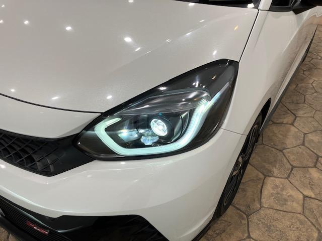 フィット e:HEVRS ホンダセンシング 9インチプレミアムインターナビ 前後ドラレコ パドルシフト アルミホイール エアバッグ ナビ&TV パワーウィンドウ 助手席エアバッグ Dレコ フルセグテレビ LEDヘッドランプ(18枚目)