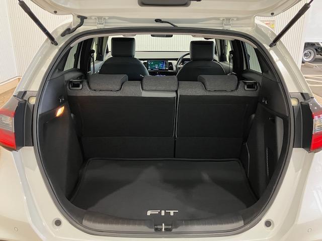 フィット e:HEVRS ホンダセンシング 9インチプレミアムインターナビ 前後ドラレコ パドルシフト アルミホイール エアバッグ ナビ&TV パワーウィンドウ 助手席エアバッグ Dレコ フルセグテレビ LEDヘッドランプ(27枚目)