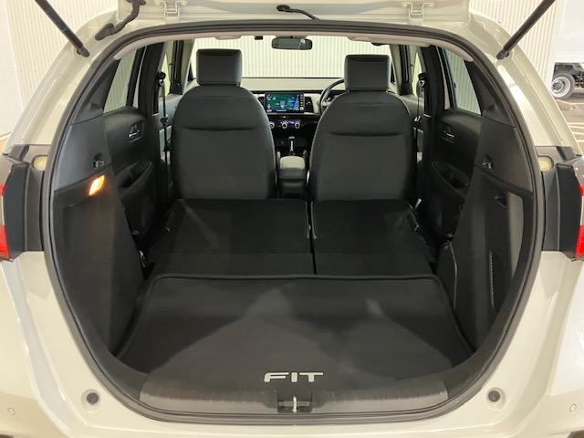 フィット e:HEVRS ホンダセンシング 9インチプレミアムインターナビ 前後ドラレコ パドルシフト アルミホイール エアバッグ ナビ&TV パワーウィンドウ 助手席エアバッグ Dレコ フルセグテレビ LEDヘッドランプ(28枚目)