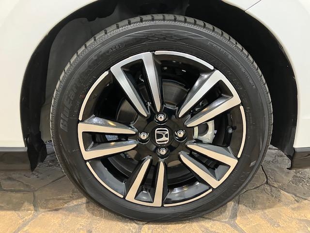 フィット e:HEVRS ホンダセンシング 9インチプレミアムインターナビ 前後ドラレコ パドルシフト アルミホイール エアバッグ ナビ&TV パワーウィンドウ 助手席エアバッグ Dレコ フルセグテレビ LEDヘッドランプ(30枚目)