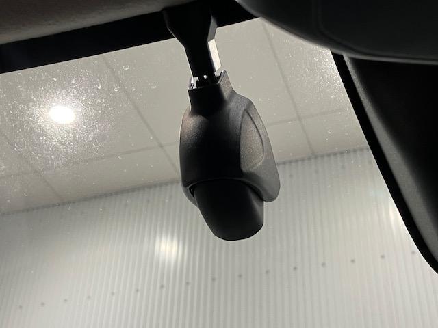 ヴェゼル e:HEVZ ホンダセンシング ホンダコネクトディスプレイ 前後ドラレコ ブラインドスポット 後退出庫サポート 衝突回避支援ブレーキ機能 スマキ Pトランク フルオートエアコン Dレコ エアバッグ 両席エアバック(3枚目)