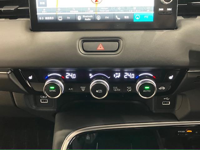ヴェゼル e:HEVZ ホンダセンシング ホンダコネクトディスプレイ 前後ドラレコ ブラインドスポット 後退出庫サポート 衝突回避支援ブレーキ機能 スマキ Pトランク フルオートエアコン Dレコ エアバッグ 両席エアバック(18枚目)