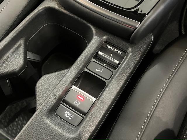 ヴェゼル e:HEVZ ホンダセンシング ホンダコネクトディスプレイ 前後ドラレコ ブラインドスポット 後退出庫サポート 衝突回避支援ブレーキ機能 スマキ Pトランク フルオートエアコン Dレコ エアバッグ 両席エアバック(20枚目)