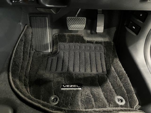 ヴェゼル e:HEVZ ホンダセンシング ホンダコネクトディスプレイ 前後ドラレコ ブラインドスポット 後退出庫サポート 衝突回避支援ブレーキ機能 スマキ Pトランク フルオートエアコン Dレコ エアバッグ 両席エアバック(23枚目)