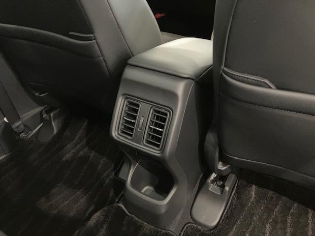 ヴェゼル e:HEVZ ホンダセンシング ホンダコネクトディスプレイ 前後ドラレコ ブラインドスポット 後退出庫サポート 衝突回避支援ブレーキ機能 スマキ Pトランク フルオートエアコン Dレコ エアバッグ 両席エアバック(26枚目)