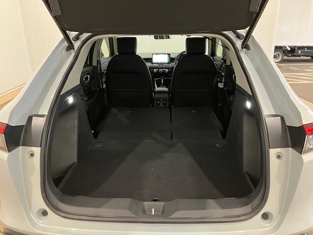 ヴェゼル e:HEVZ ホンダセンシング ホンダコネクトディスプレイ 前後ドラレコ ブラインドスポット 後退出庫サポート 衝突回避支援ブレーキ機能 スマキ Pトランク フルオートエアコン Dレコ エアバッグ 両席エアバック(29枚目)