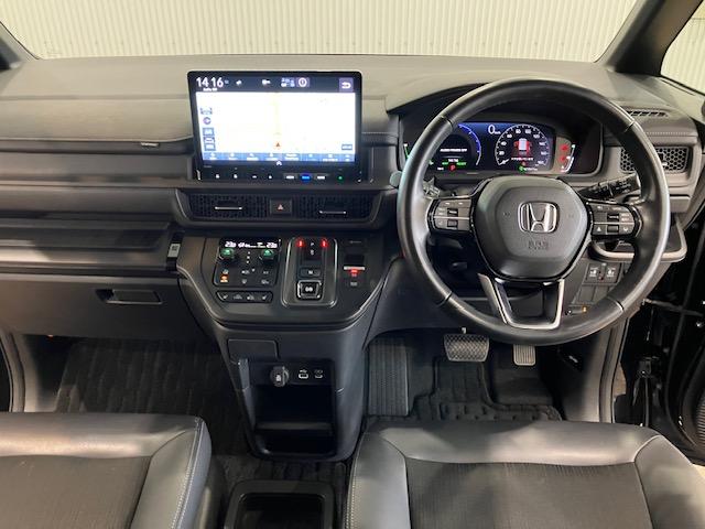 ステップワゴン e:HEVスパーダ ホンダセンシング 11.4インチホンダコネクトナビ 8人乗り 前後ドラレコ ブラインドスポット アルミホイール デュアルエアコン フルオートエアコン ESC シートヒータ キーフリー イモビ ABS(9枚目)