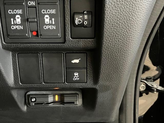 ステップワゴン e:HEVスパーダ ホンダセンシング 11.4インチホンダコネクトナビ 8人乗り 前後ドラレコ ブラインドスポット アルミホイール デュアルエアコン フルオートエアコン ESC シートヒータ キーフリー イモビ ABS(23枚目)