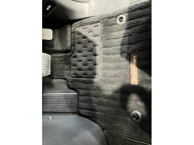 ステップワゴン e:HEVスパーダ ホンダセンシング 11.4インチホンダコネクトナビ 8人乗り 前後ドラレコ ブラインドスポット アルミホイール デュアルエアコン フルオートエアコン ESC シートヒータ キーフリー イモビ ABS(24枚目)