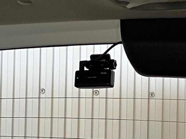 フリード Gプレミアムエディション メモリーナビ リア席モニター 前後ドラレコ クルーズコントロール ETC Bluetooth対応 フルセグTV 地デジTV 盗難防止 VSA Bカメラ オートクルーズ キーレスキー パワステ AAC(8枚目)