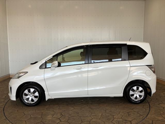 フリード Gプレミアムエディション メモリーナビ リア席モニター 前後ドラレコ クルーズコントロール ETC Bluetooth対応 フルセグTV 地デジTV 盗難防止 VSA Bカメラ オートクルーズ キーレスキー パワステ AAC(13枚目)